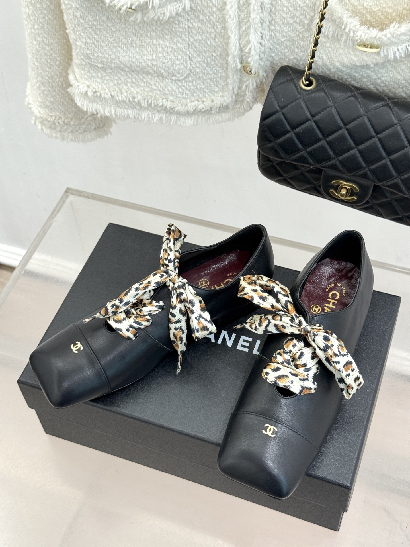 CHANE*|小香26A新品双C方头 豹纹丝带粗跟芭蕾舞鞋单鞋 方头轮廓诠释复古格调 金属双C闪耀鞋身 飘逸丝带环绕鞋面 CHANE*|小香26A新品双C方头 豹纹丝带粗跟芭蕾舞鞋单鞋 方头轮廓诠释复古格调 金属双C闪耀鞋身 飘逸丝带环绕鞋面