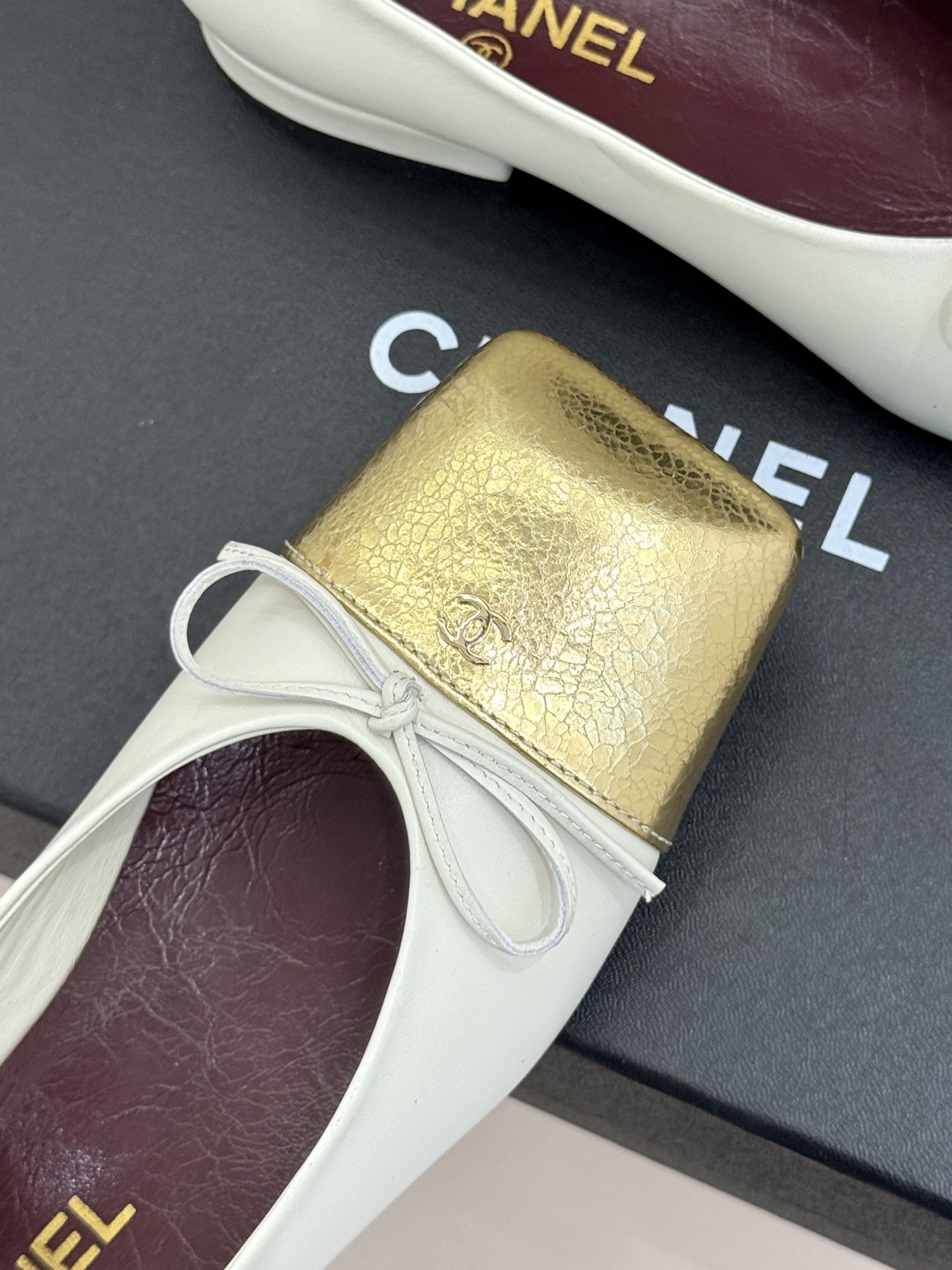 CHANE*|小香26A新品双C 蝴蝶结方头粗跟芭蕾舞鞋单鞋 方头线条自带复古韵味 金属双C点缀鞋身 柔逸丝带增添灵动气 CHANE*|小香26A新品双C 蝴蝶结方头粗跟芭蕾舞鞋单鞋 方头线条自带复古韵味 金属双C点缀鞋身 柔逸丝带增添灵动气