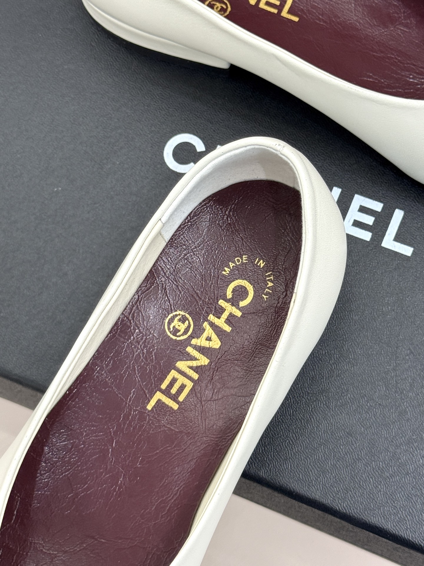 CHANE*|小香26A新品双C 蝴蝶结方头粗跟芭蕾舞鞋单鞋 方头线条自带复古韵味 金属双C点缀鞋身 柔逸丝带增添灵动气 CHANE*|小香26A新品双C 蝴蝶结方头粗跟芭蕾舞鞋单鞋 方头线条自带复古韵味 金属双C点缀鞋身 柔逸丝带增添灵动气