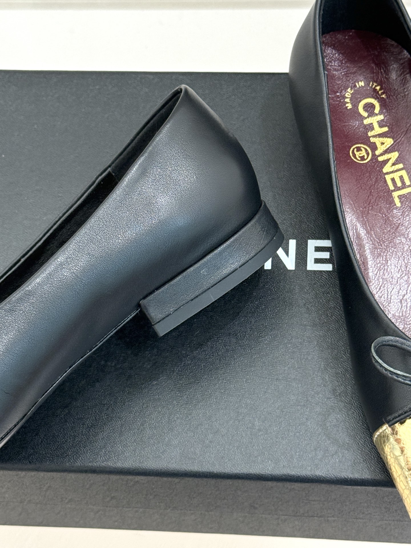 CHANE*|小香26A新品双C 蝴蝶结方头粗跟芭蕾舞鞋单鞋 方头线条自带复古韵味 金属双C点缀鞋身 柔逸丝带增添灵动气 CHANE*|小香26A新品双C 蝴蝶结方头粗跟芭蕾舞鞋单鞋 方头线条自带复古韵味 金属双C点缀鞋身 柔逸丝带增添灵动气
