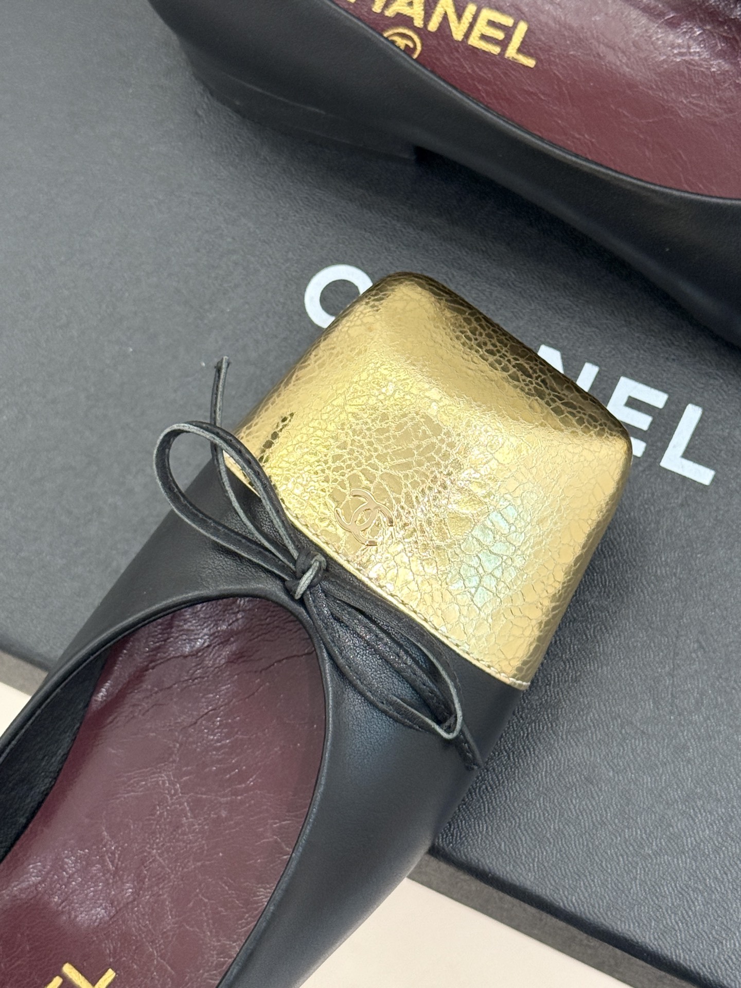 CHANE*|小香26A新品双C 蝴蝶结方头粗跟芭蕾舞鞋单鞋 方头线条自带复古韵味 金属双C点缀鞋身 柔逸丝带增添灵动气 CHANE*|小香26A新品双C 蝴蝶结方头粗跟芭蕾舞鞋单鞋 方头线条自带复古韵味 金属双C点缀鞋身 柔逸丝带增添灵动气