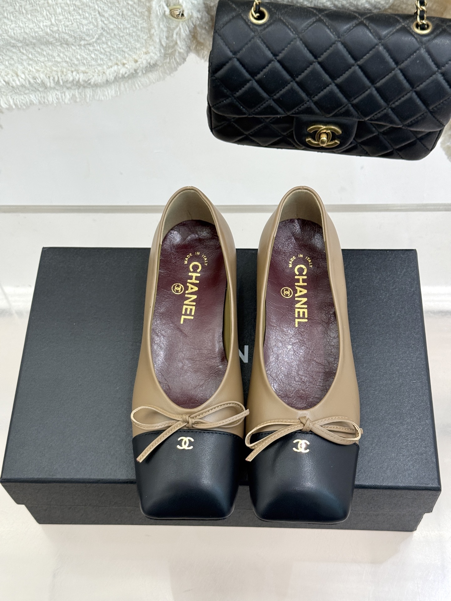 CHANE*｜小香26A新品双C 蝴蝶结方头粗跟芭蕾舞鞋单鞋 方头线条自带复古韵味 金属双C点缀鞋身 柔逸丝带增添灵动气