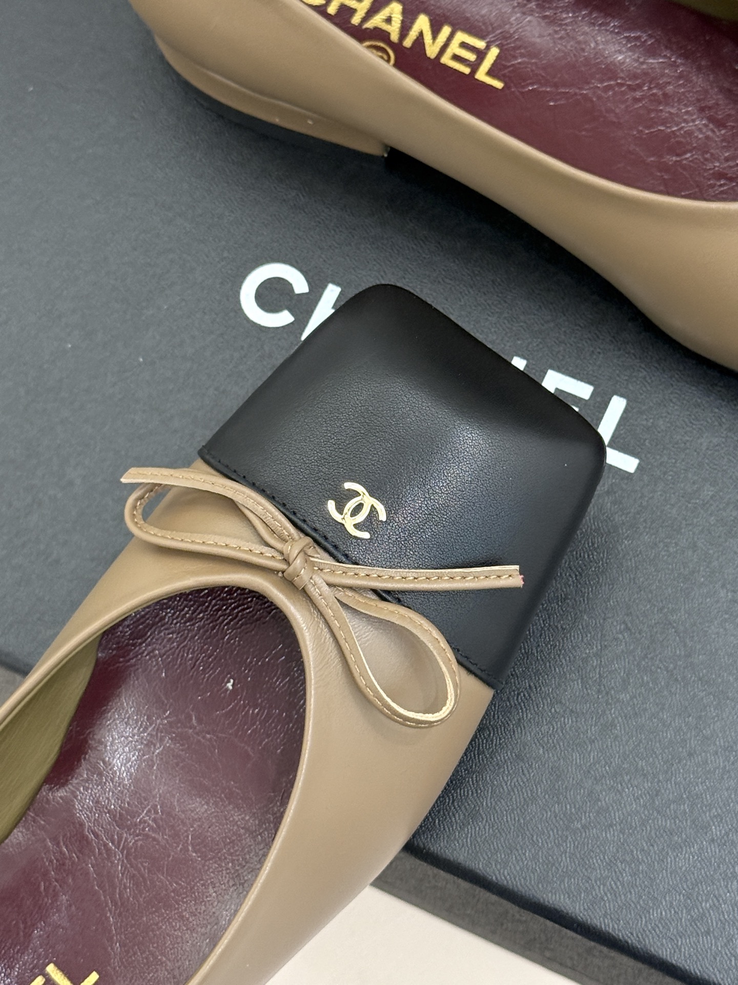 CHANE*｜小香26A新品双C 蝴蝶结方头粗跟芭蕾舞鞋单鞋 方头线条自带复古韵味 金属双C点缀鞋身 柔逸丝带增添灵动气