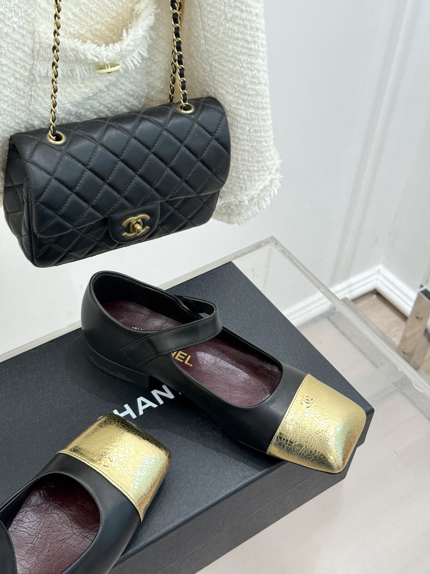 CHANE*｜小香26A新品双C 方头拼色粗跟玛丽珍鞋 经典双C镌刻鞋身细节 方头勾勒复古轮廓 拼色撞出高级感 粗跟稳妥