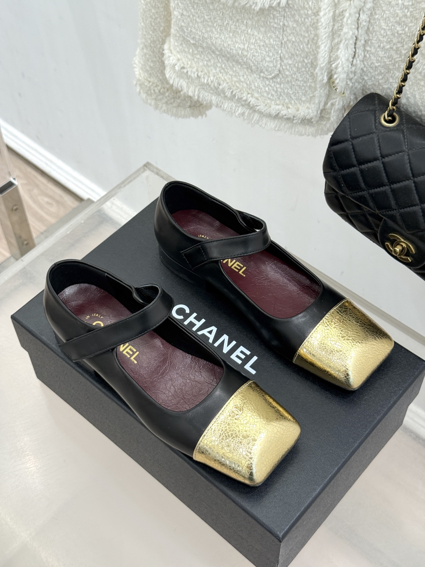 CHANE*｜小香26A新品双C 方头拼色粗跟玛丽珍鞋 经典双C镌刻鞋身细节 方头勾勒复古轮廓 拼色撞出高级感 粗跟稳妥