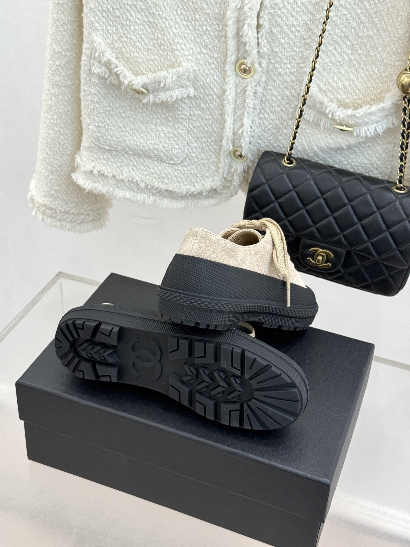 CHANE*|小香26B新品双C 麂皮松糕厚底休闲鞋运动鞋 CHANEL26B秋冬休闲新作 麂皮质感细腻高级 双C标识点 CHANE*|小香26B新品双C 麂皮松糕厚底休闲鞋运动鞋 CHANEL26B秋冬休闲新作 麂皮质感细腻高级 双C标识点