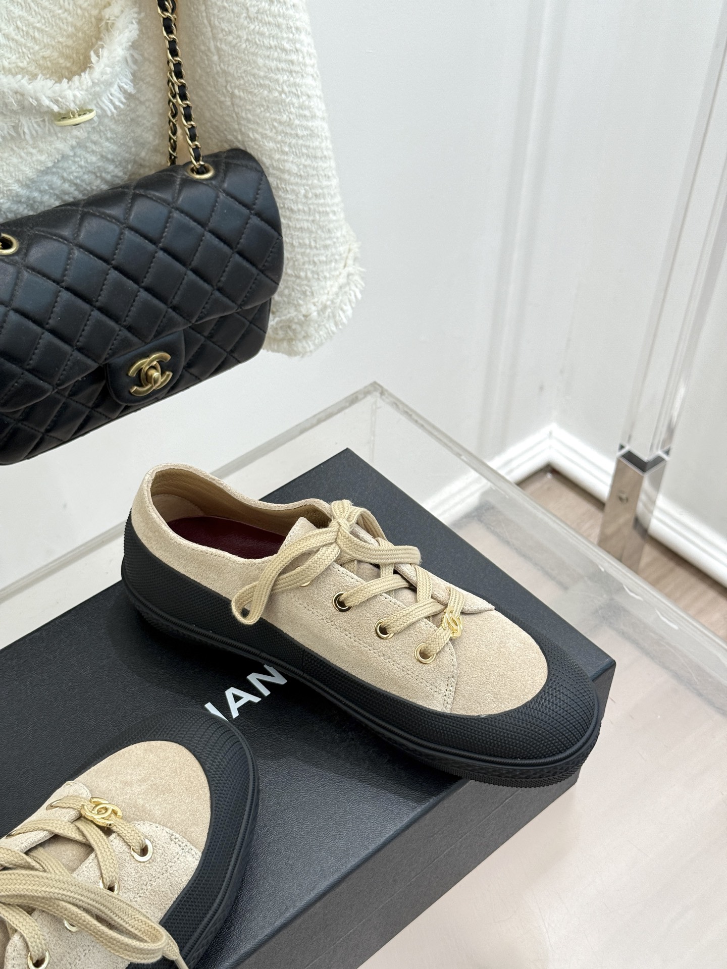 CHANE*|小香26B新品双C 麂皮松糕厚底休闲鞋运动鞋 CHANEL26B秋冬休闲新作 麂皮质感细腻高级 双C标识点 CHANE*|小香26B新品双C 麂皮松糕厚底休闲鞋运动鞋 CHANEL26B秋冬休闲新作 麂皮质感细腻高级 双C标识点