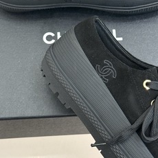 CHANE*|小香26B新品双C 麂皮松糕厚底休闲鞋运动鞋 CHANEL26B秋冬休闲新作 麂皮质感细腻高级 双C标识点 CHANE*|小香26B新品双C 麂皮松糕厚底休闲鞋运动鞋 CHANEL26B秋冬休闲新作 麂皮质感细腻高级 双C标识点