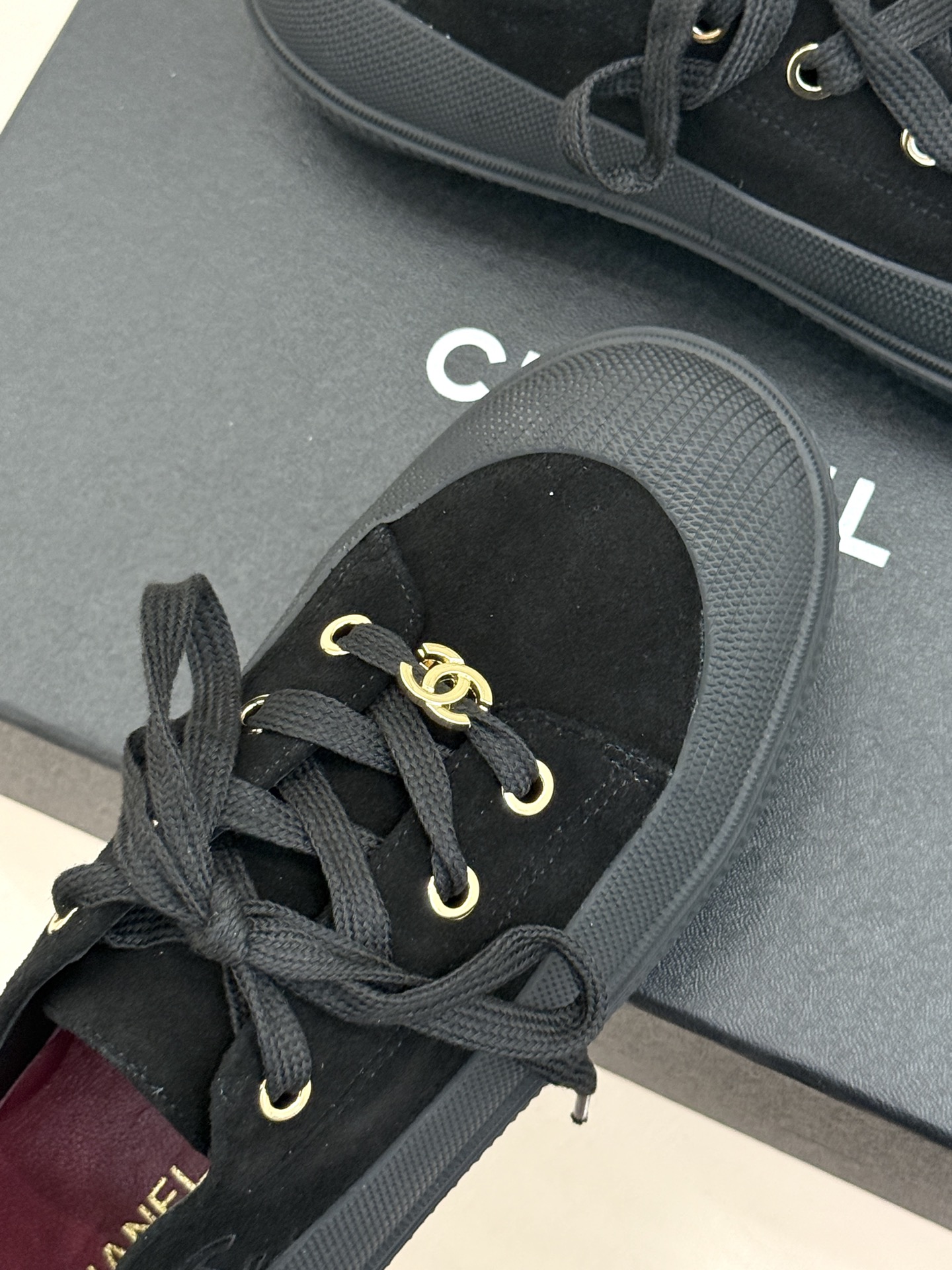 CHANE*|小香26B新品双C 麂皮松糕厚底休闲鞋运动鞋 CHANEL26B秋冬休闲新作 麂皮质感细腻高级 双C标识点 CHANE*|小香26B新品双C 麂皮松糕厚底休闲鞋运动鞋 CHANEL26B秋冬休闲新作 麂皮质感细腻高级 双C标识点