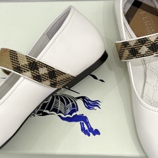 Burberry / 巴宝莉26WF新品 格纹平底芭蕾单舞鞋玛丽珍鞋 经典格纹铺陈老钱格调 芭蕾鞋型柔和衬脚 玛丽珍搭扣 Burberry / 巴宝莉26WF新品 格纹平底芭蕾单舞鞋玛丽珍鞋 经典格纹铺陈老钱格调 芭蕾鞋型柔和衬脚 玛丽珍搭扣