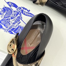 Burberry / 巴宝莉26WF新品 格纹平底芭蕾单舞鞋玛丽珍鞋 经典格纹铺陈老钱格调 芭蕾鞋型柔和衬脚 玛丽珍搭扣 Burberry / 巴宝莉26WF新品 格纹平底芭蕾单舞鞋玛丽珍鞋 经典格纹铺陈老钱格调 芭蕾鞋型柔和衬脚 玛丽珍搭扣