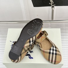 Burberry / 巴宝莉26WF新品 格纹平底芭蕾单舞鞋玛丽珍鞋 经典格纹铺陈老钱格调 芭蕾鞋型柔和衬脚 玛丽珍搭扣 Burberry / 巴宝莉26WF新品 格纹平底芭蕾单舞鞋玛丽珍鞋 经典格纹铺陈老钱格调 芭蕾鞋型柔和衬脚 玛丽珍搭扣