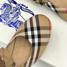 Burberry / 巴宝莉26WF新品 格纹平底芭蕾单舞鞋玛丽珍鞋 经典格纹铺陈老钱格调 芭蕾鞋型柔和衬脚 玛丽珍搭扣 Burberry / 巴宝莉26WF新品 格纹平底芭蕾单舞鞋玛丽珍鞋 经典格纹铺陈老钱格调 芭蕾鞋型柔和衬脚 玛丽珍搭扣