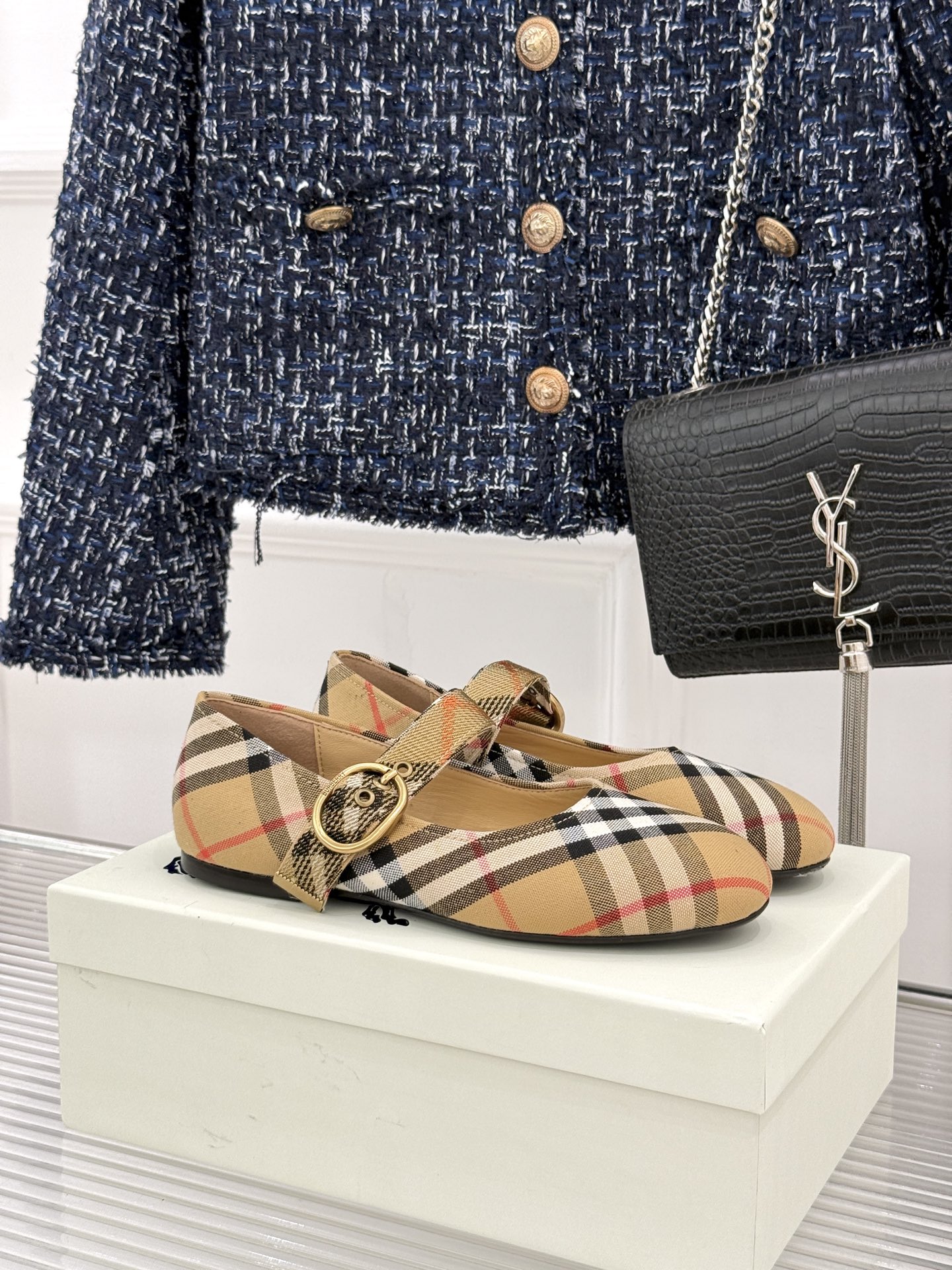 Burberry / 巴宝莉26WF新品 格纹平底芭蕾单舞鞋玛丽珍鞋 经典格纹铺陈老钱格调 芭蕾鞋型柔和衬脚 玛丽珍搭扣 Burberry / 巴宝莉26WF新品 格纹平底芭蕾单舞鞋玛丽珍鞋 经典格纹铺陈老钱格调 芭蕾鞋型柔和衬脚 玛丽珍搭扣