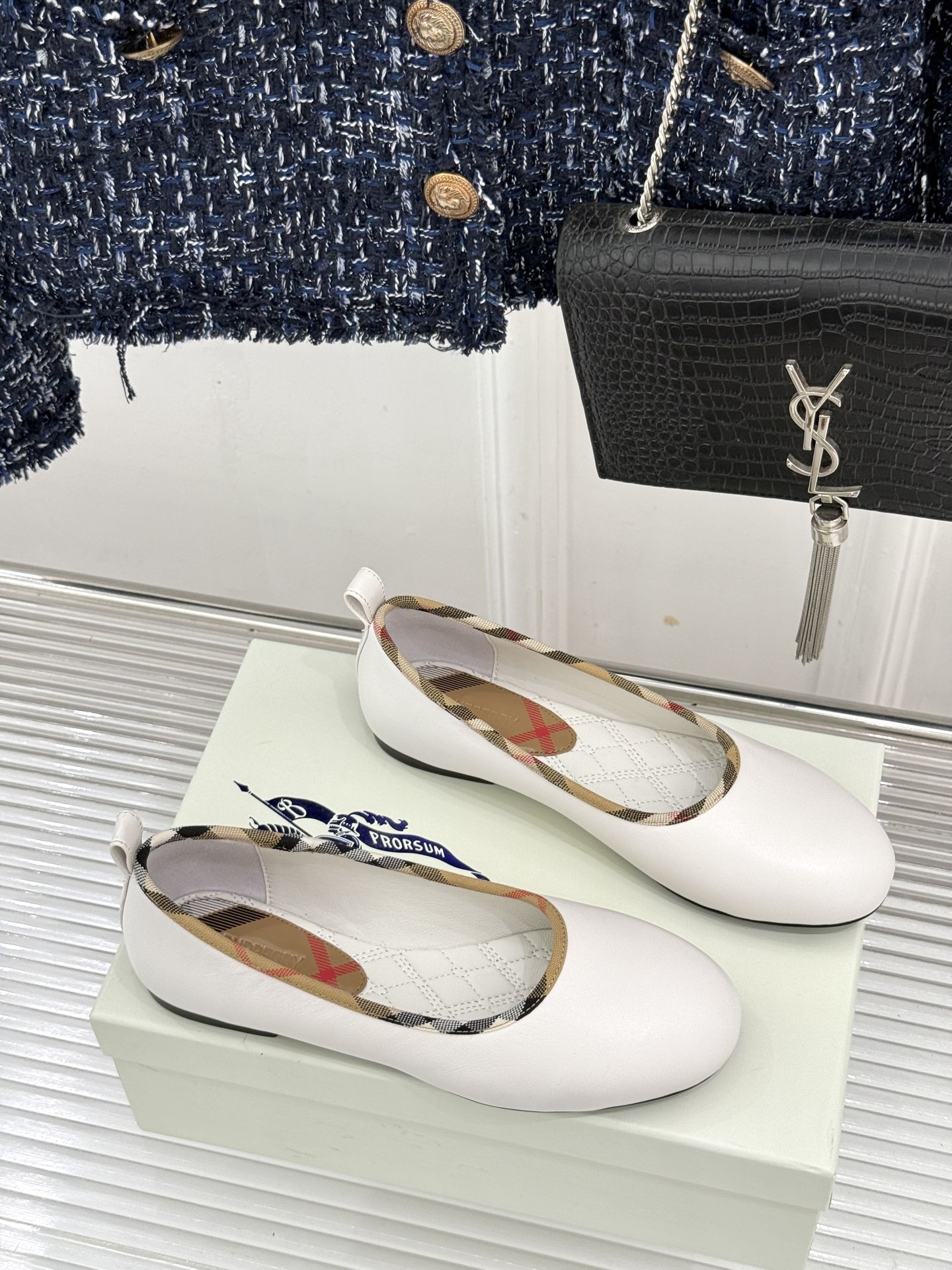 Burberry / 巴宝莉26WF新品 格纹平底芭蕾单舞鞋玛丽珍鞋 经典格纹铺陈老钱格调 芭蕾鞋型柔和衬脚 玛丽珍搭扣 Burberry / 巴宝莉26WF新品 格纹平底芭蕾单舞鞋玛丽珍鞋 经典格纹铺陈老钱格调 芭蕾鞋型柔和衬脚 玛丽珍搭扣