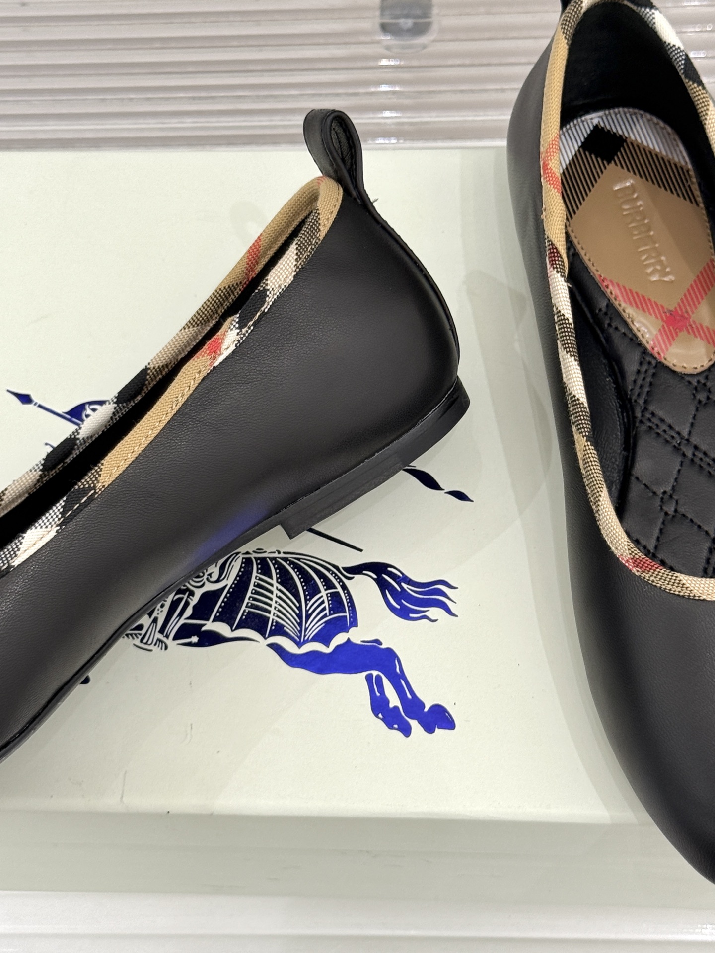 Burberry / 巴宝莉26WF新品 格纹平底芭蕾单舞鞋玛丽珍鞋 经典格纹铺陈老钱格调 芭蕾鞋型柔和衬脚 玛丽珍搭扣