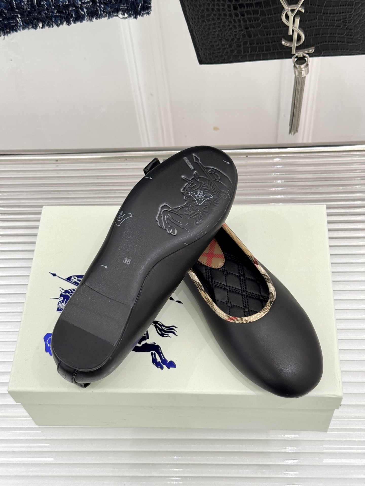 Burberry / 巴宝莉26WF新品 格纹平底芭蕾单舞鞋玛丽珍鞋 经典格纹铺陈老钱格调 芭蕾鞋型柔和衬脚 玛丽珍搭扣