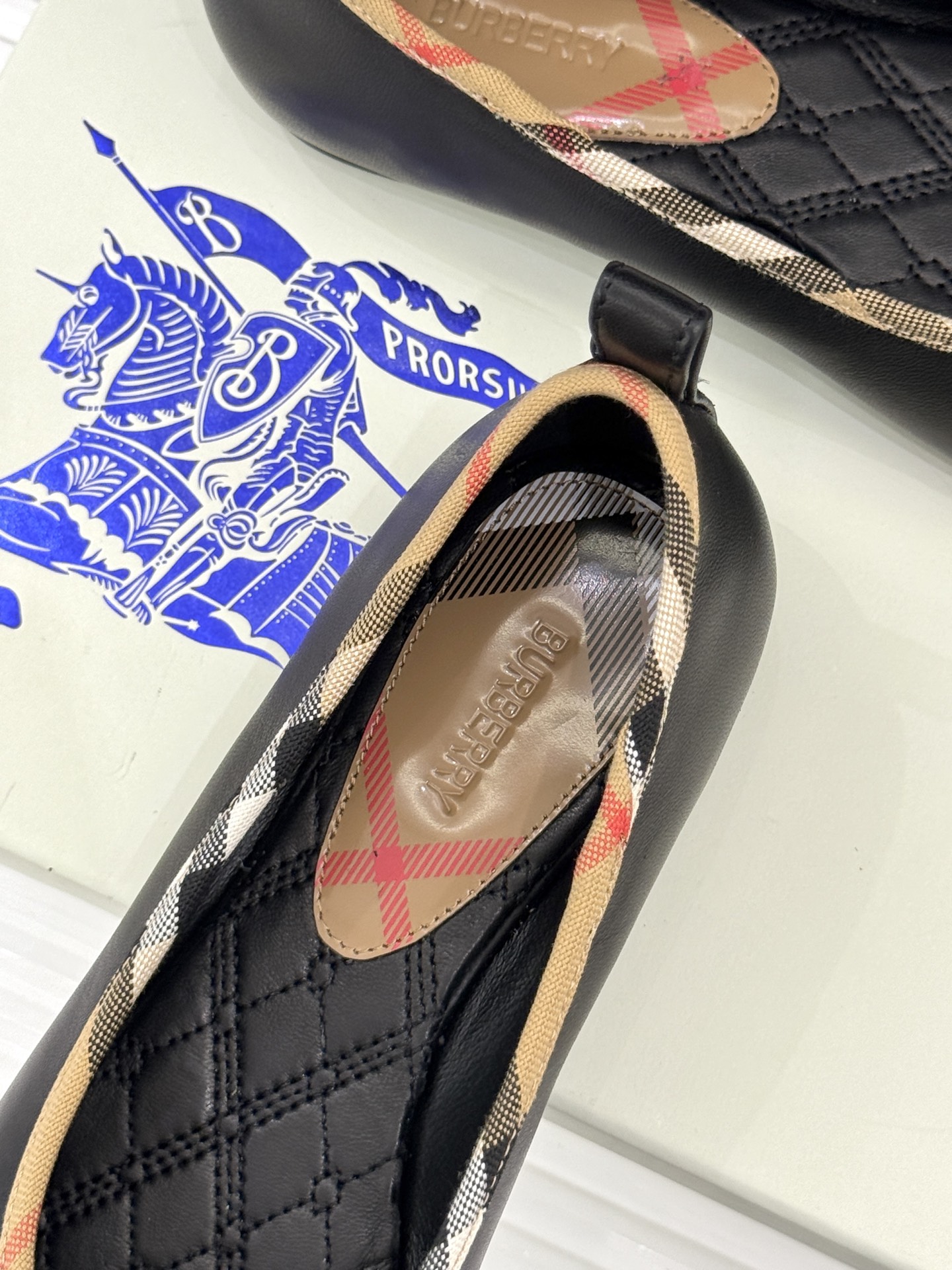 Burberry / 巴宝莉26WF新品 格纹平底芭蕾单舞鞋玛丽珍鞋 经典格纹铺陈老钱格调 芭蕾鞋型柔和衬脚 玛丽珍搭扣