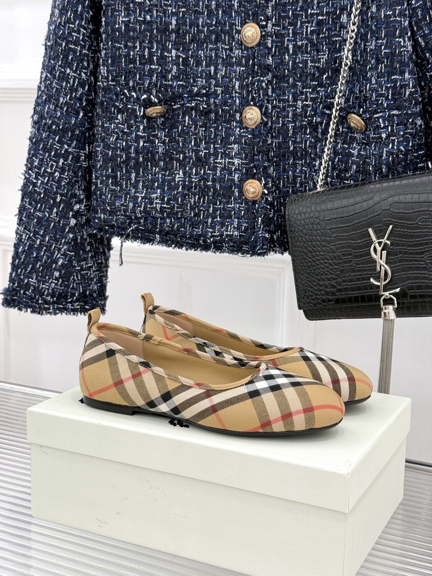 Burberry / 巴宝莉26WF新品 格纹平底芭蕾单舞鞋玛丽珍鞋 经典格纹铺陈老钱格调 芭蕾鞋型柔和衬脚 玛丽珍搭扣 Burberry / 巴宝莉26WF新品 格纹平底芭蕾单舞鞋玛丽珍鞋 经典格纹铺陈老钱格调 芭蕾鞋型柔和衬脚 玛丽珍搭扣
