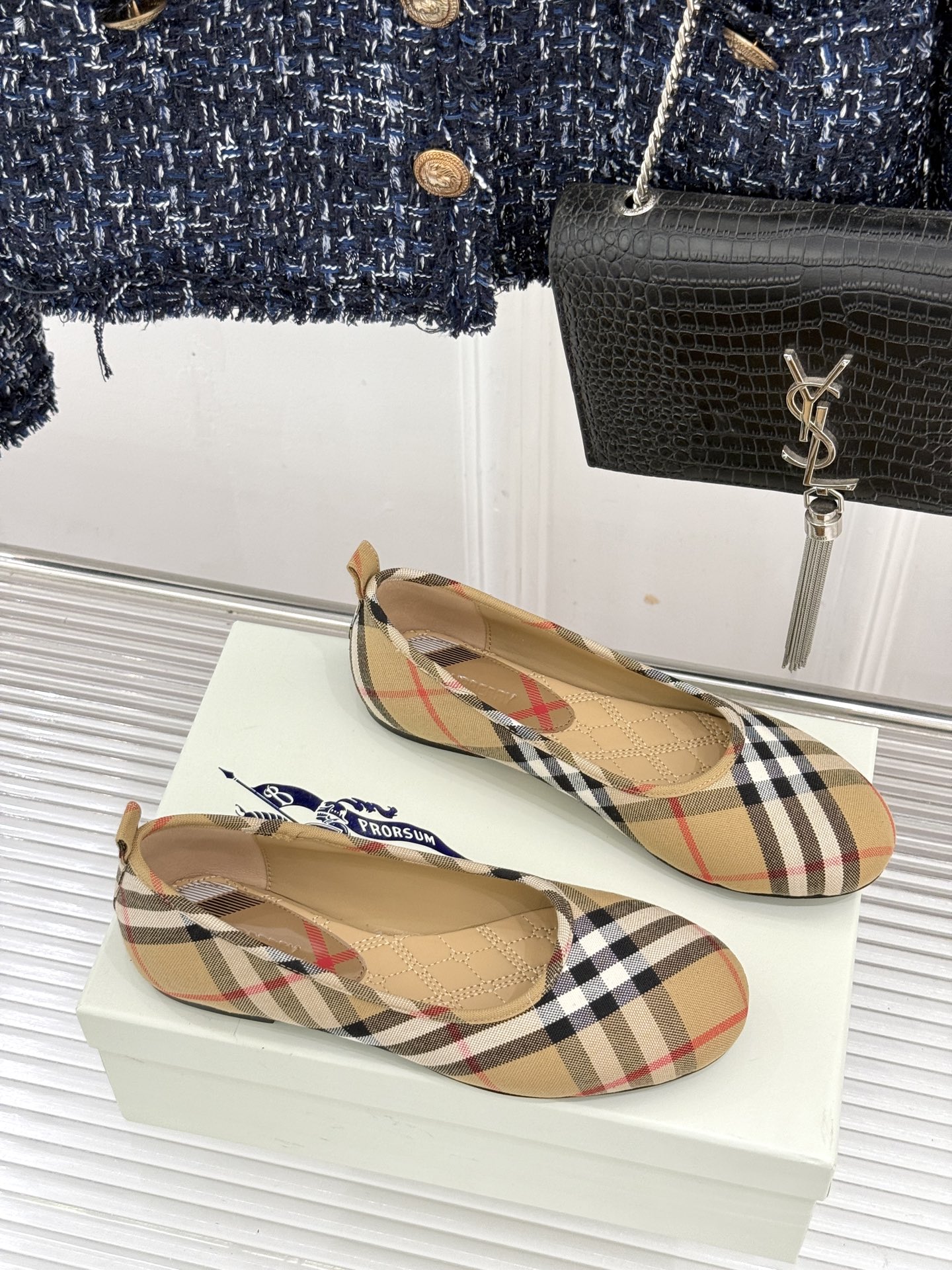 Burberry / 巴宝莉26WF新品 格纹平底芭蕾单舞鞋玛丽珍鞋 经典格纹铺陈老钱格调 芭蕾鞋型柔和衬脚 玛丽珍搭扣 Burberry / 巴宝莉26WF新品 格纹平底芭蕾单舞鞋玛丽珍鞋 经典格纹铺陈老钱格调 芭蕾鞋型柔和衬脚 玛丽珍搭扣
