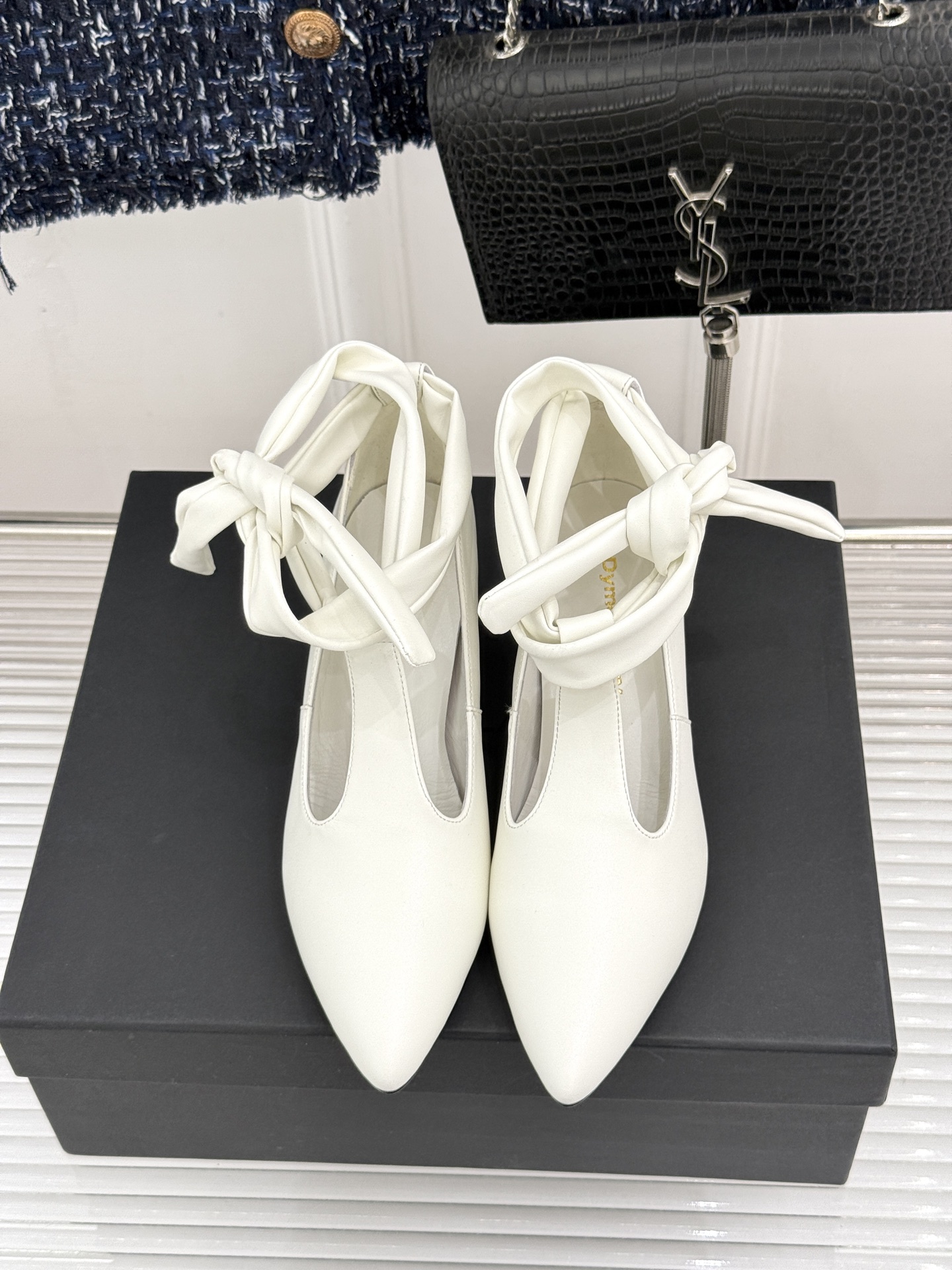 DYMONLATRY 26WF新品 拼接尖头系带西部靴短靴 拼接肌理重塑西部格调 尖头勾勒纤长腿部线条 系带设计添飒爽气