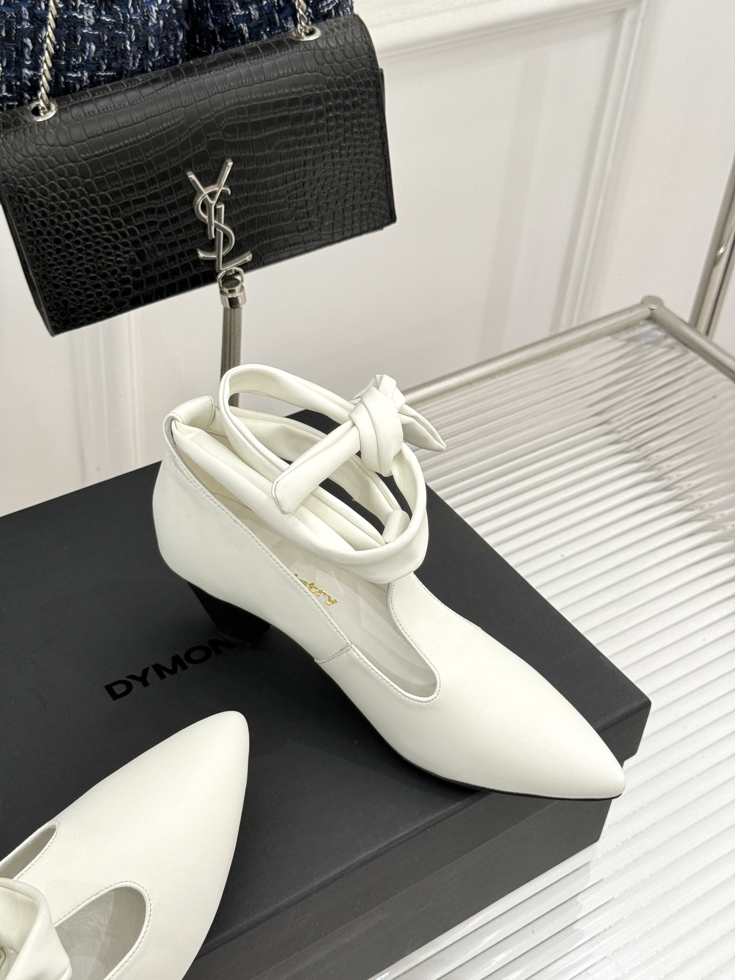 DYMONLATRY 26WF新品 拼接尖头系带西部靴短靴 拼接肌理重塑西部格调 尖头勾勒纤长腿部线条 系带设计添飒爽气