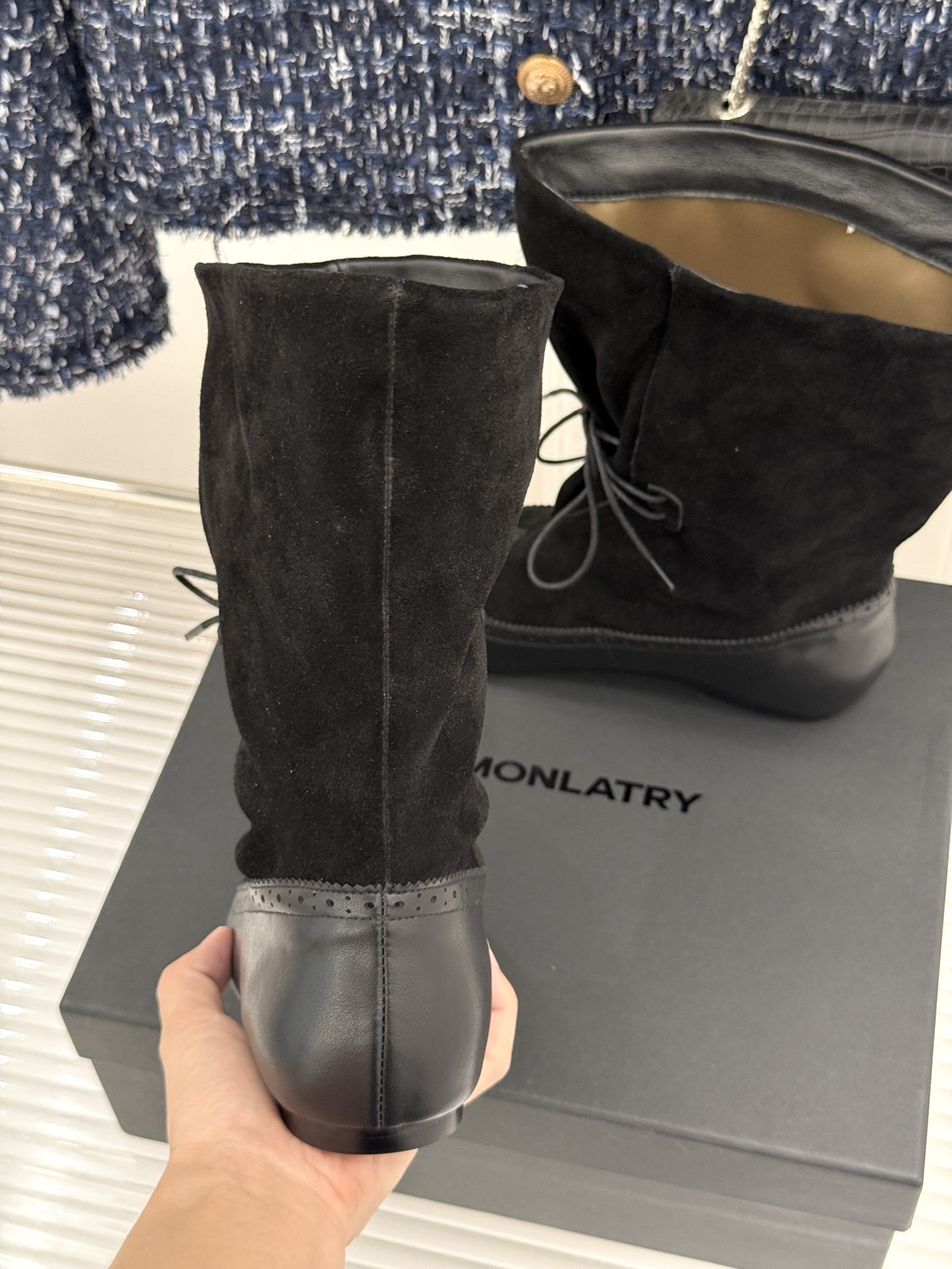 DYMONLATRY 26WF新品 拼接尖头系带西部靴短靴 拼接肌理重塑西部格调 尖头勾勒纤长腿部线条 系带设计添飒爽气 DYMONLATRY 26WF新品 拼接尖头系带西部靴短靴 拼接肌理重塑西部格调 尖头勾勒纤长腿部线条 系带设计添飒爽气