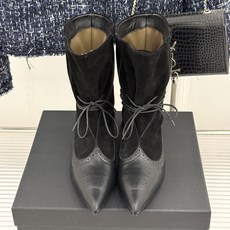 DYMONLATRY 26WF新品 拼接尖头系带西部靴短靴 拼接肌理重塑西部格调 尖头勾勒纤长腿部线条 系带设计添飒爽气 DYMONLATRY 26WF新品 拼接尖头系带西部靴短靴 拼接肌理重塑西部格调 尖头勾勒纤长腿部线条 系带设计添飒爽气