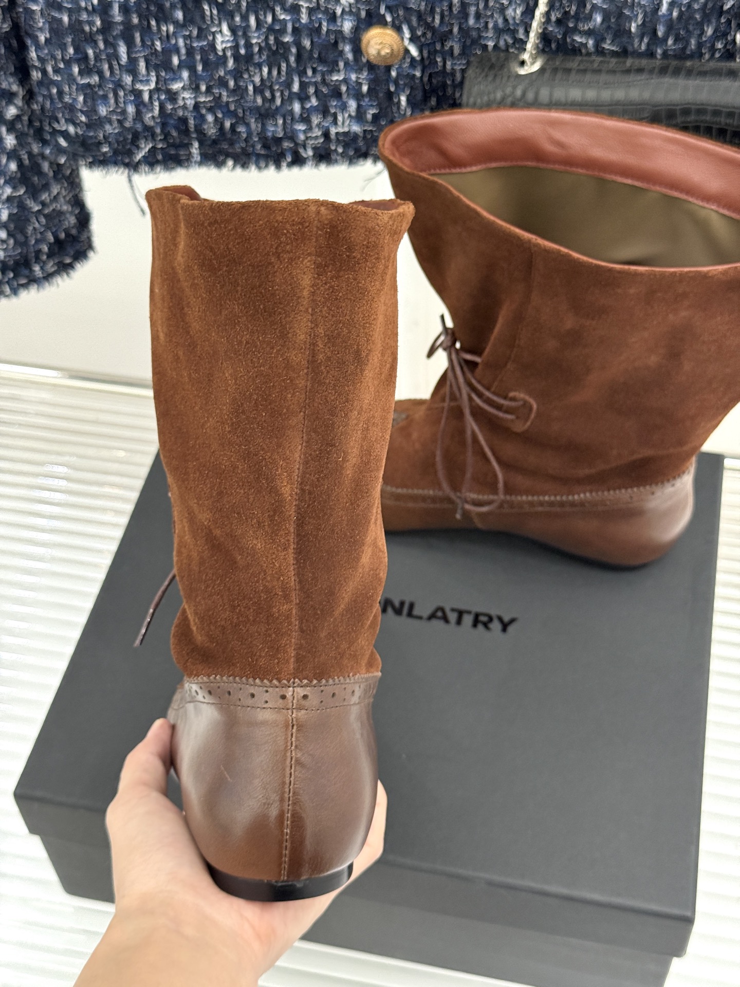 DYMONLATRY 26WF新品 拼接尖头系带西部靴短靴 拼接肌理重塑西部格调 尖头勾勒纤长腿部线条 系带设计添飒爽气