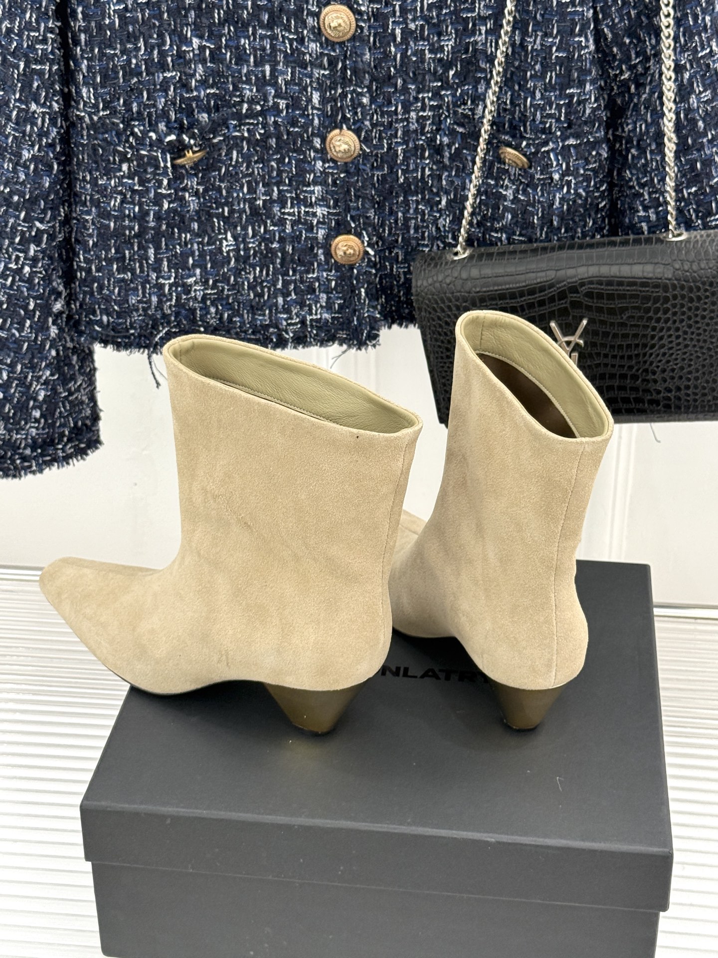 DYMONLATRY 26WF新品 褶皱金属粗锥形跟堆堆靴 DYMONLATRY 26WF秋冬新作 褶皱肌理勾勒随性腔调