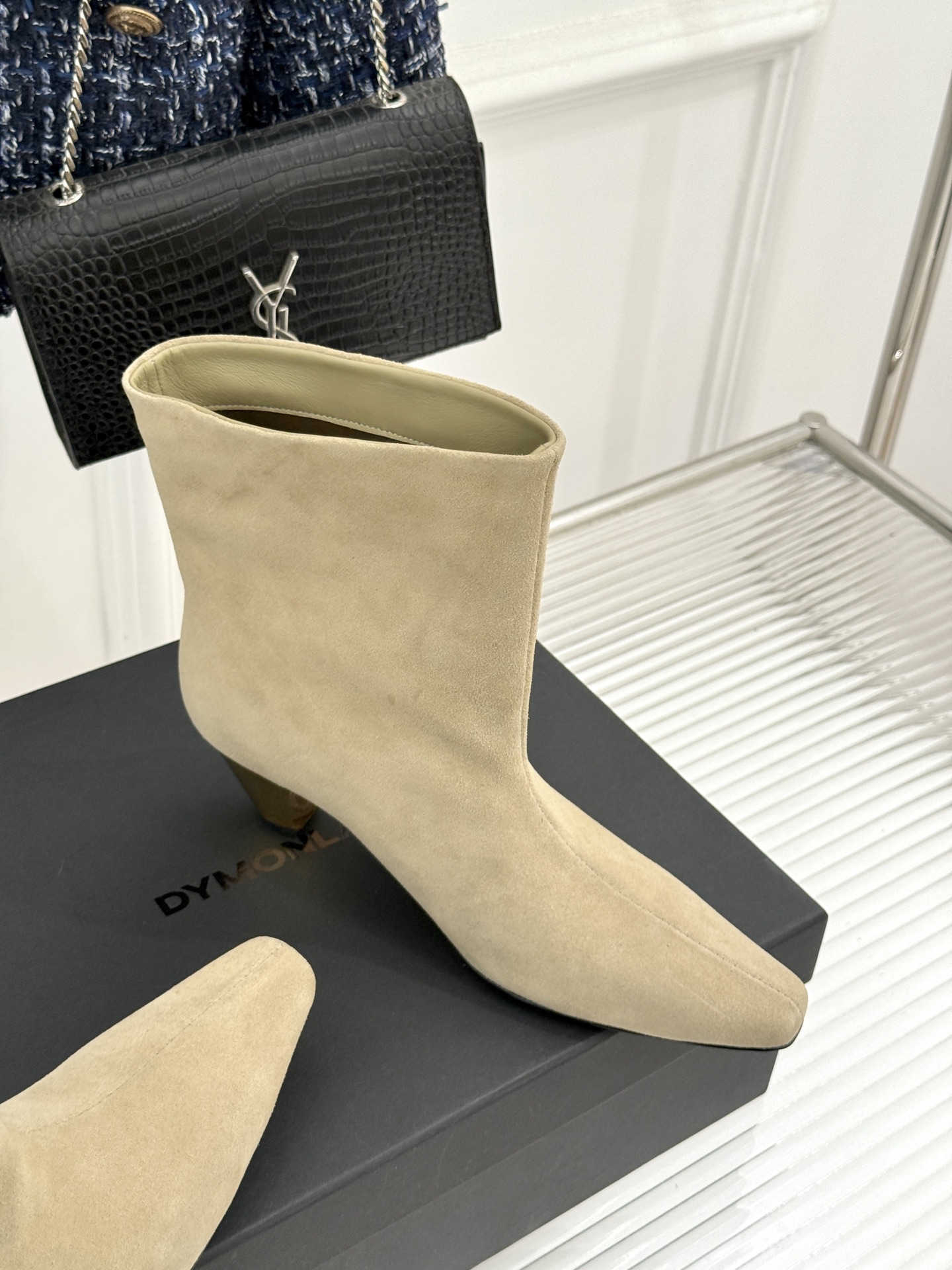 DYMONLATRY 26WF新品 褶皱金属粗锥形跟堆堆靴 DYMONLATRY 26WF秋冬新作 褶皱肌理勾勒随性腔调
