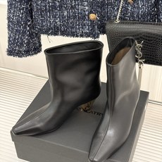 DYMONLATRY 26WF新品 褶皱金属粗锥形跟堆堆靴 DYMONLATRY 26WF秋冬新作 褶皱肌理勾勒随性腔调 DYMONLATRY 26WF新品 褶皱金属粗锥形跟堆堆靴 DYMONLATRY 26WF秋冬新作 褶皱肌理勾勒随性腔调