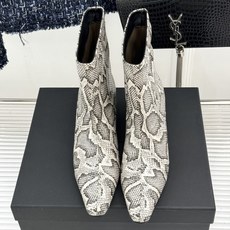 DYMONLATRY 26WF新品 褶皱金属粗锥形跟堆堆靴 DYMONLATRY 26WF秋冬新作 褶皱肌理勾勒随性腔调 DYMONLATRY 26WF新品 褶皱金属粗锥形跟堆堆靴 DYMONLATRY 26WF秋冬新作 褶皱肌理勾勒随性腔调