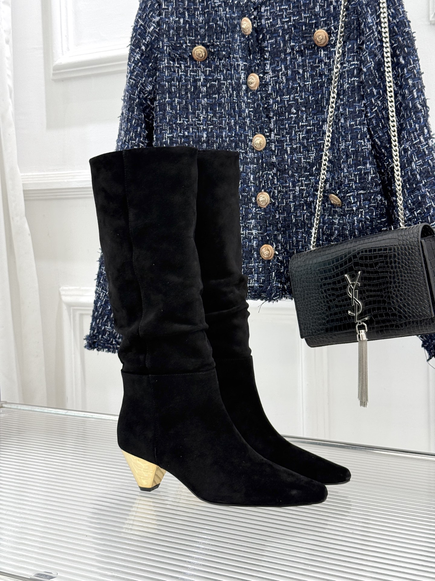 DYMONLATRY 26WF新品 褶皱金属粗锥形跟堆堆靴 DYMONLATRY 26WF秋冬新作 褶皱肌理勾勒随性腔调 DYMONLATRY 26WF新品 褶皱金属粗锥形跟堆堆靴 DYMONLATRY 26WF秋冬新作 褶皱肌理勾勒随性腔调