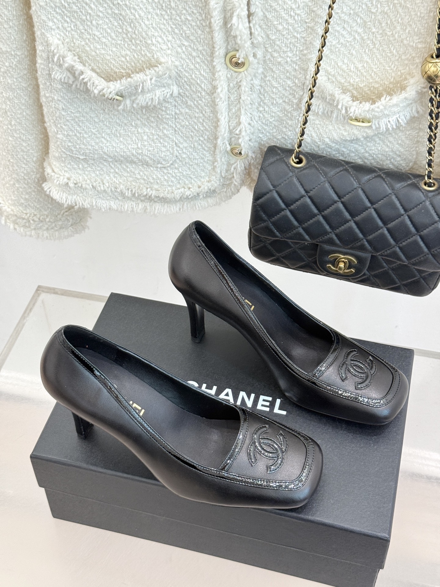 CHANE*|小香26B新品双C 拼色复古方头粗跟高跟鞋 双C徽标尽显精致质感 复古圆头柔化脚型线条 粗跟稳妥好走不累脚 CHANE*|小香26B新品双C 拼色复古方头粗跟高跟鞋 双C徽标尽显精致质感 复古圆头柔化脚型线条 粗跟稳妥好走不累脚