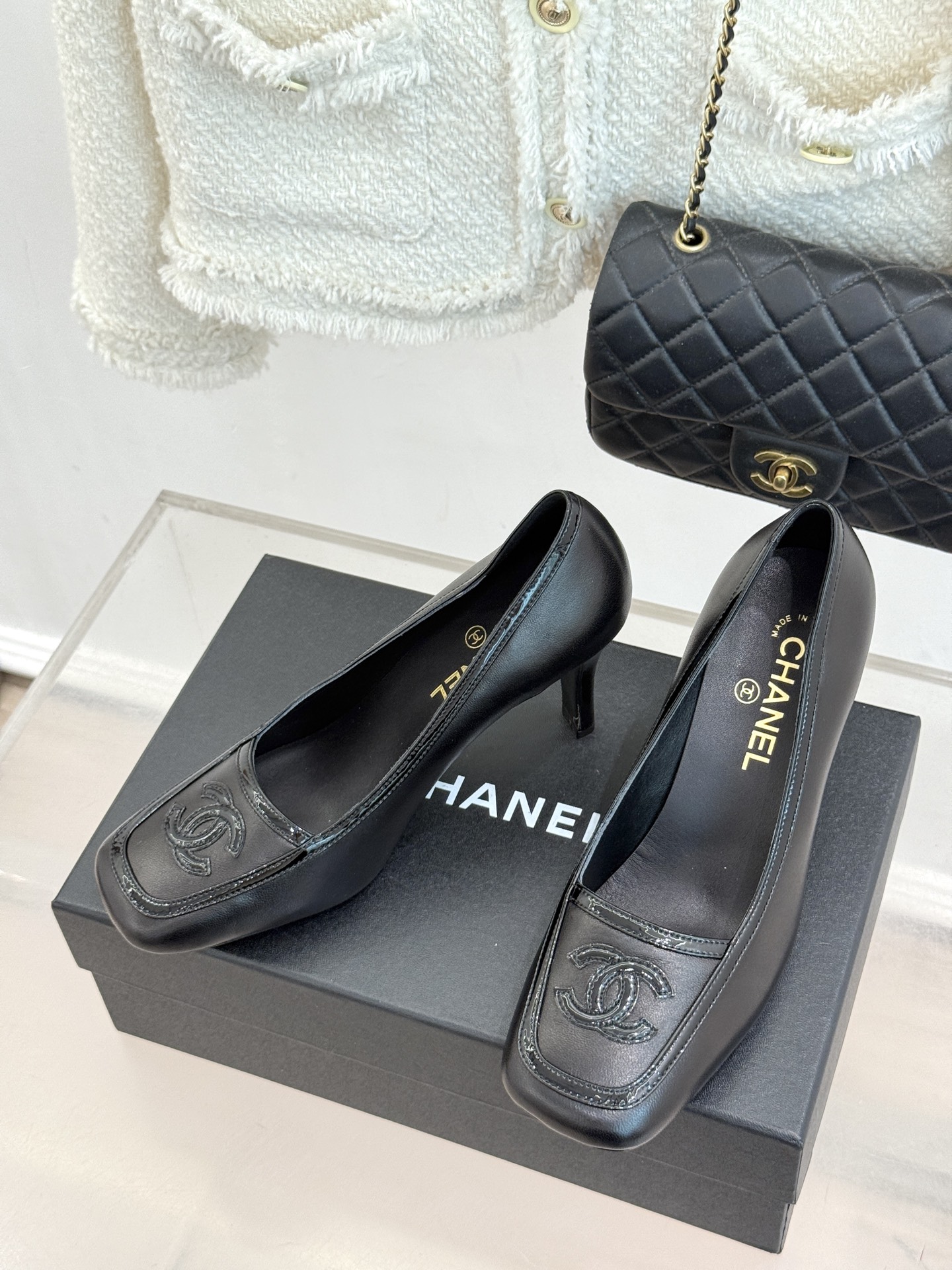 CHANE*|小香26B新品双C 拼色复古方头粗跟高跟鞋 双C徽标尽显精致质感 复古圆头柔化脚型线条 粗跟稳妥好走不累脚 CHANE*|小香26B新品双C 拼色复古方头粗跟高跟鞋 双C徽标尽显精致质感 复古圆头柔化脚型线条 粗跟稳妥好走不累脚