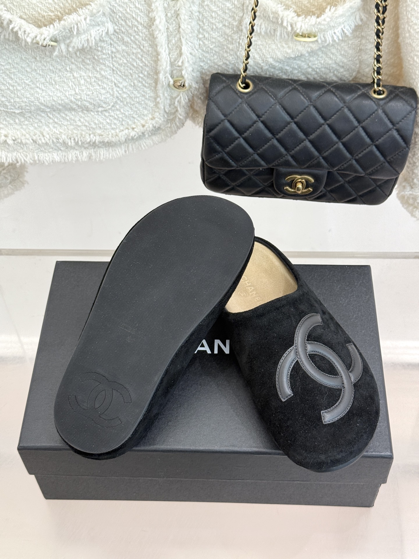 CHANE*|小香经典大双C 包头勃肯半拖拖鞋 绒面包头氤氲慵懒调性 厚底隐形修饰腿型比例 上脚轻盈无负担 经典双C标识 CHANE*|小香经典大双C 包头勃肯半拖拖鞋 绒面包头氤氲慵懒调性 厚底隐形修饰腿型比例 上脚轻盈无负担 经典双C标识