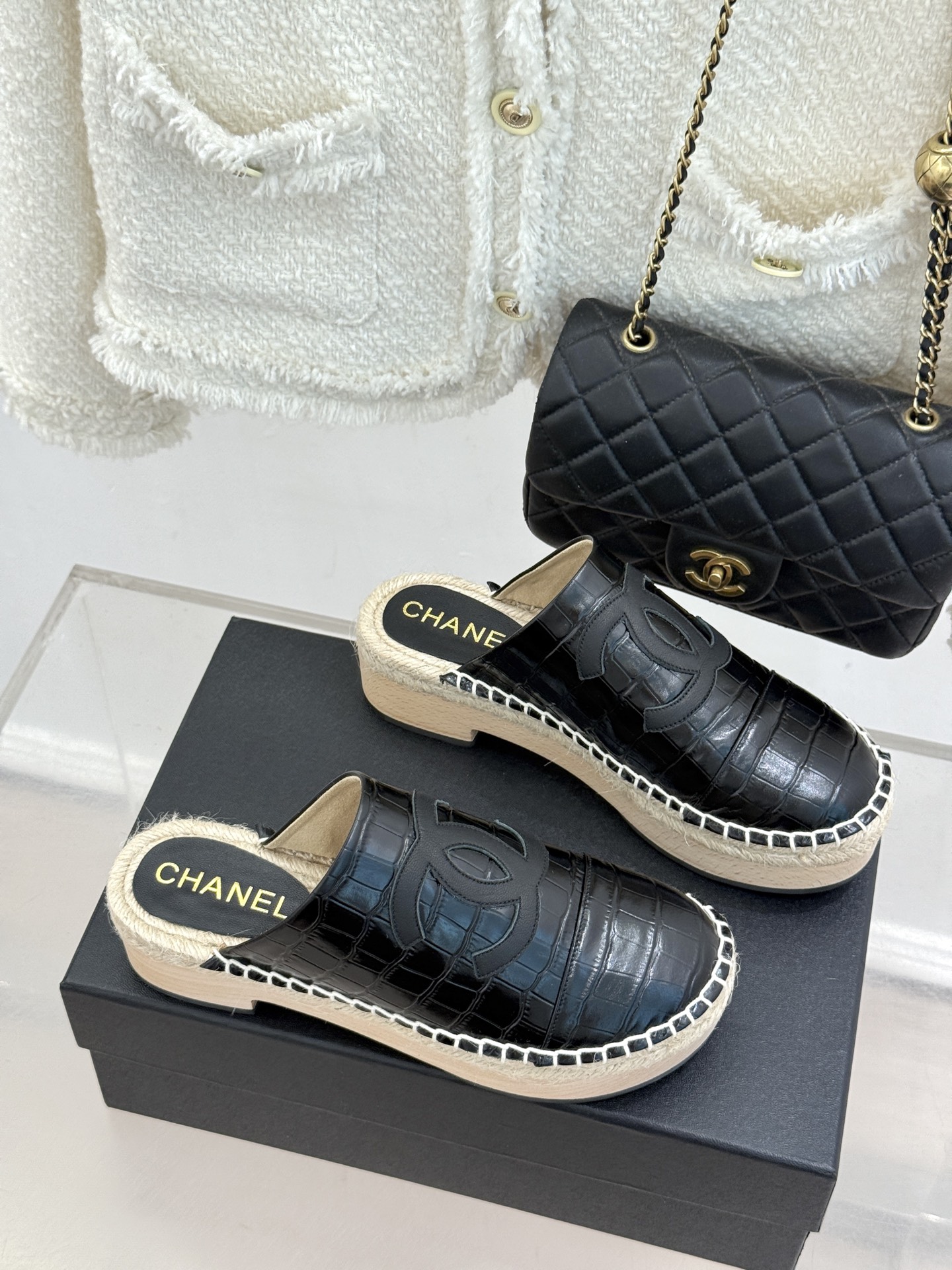 CHANE* ｜小香经典金属双C 包头麻绳实木厚底渔夫拖鞋 金属双C镌刻品牌标识 经典菱格纹细腻高级 实木包头蕴藉复古调