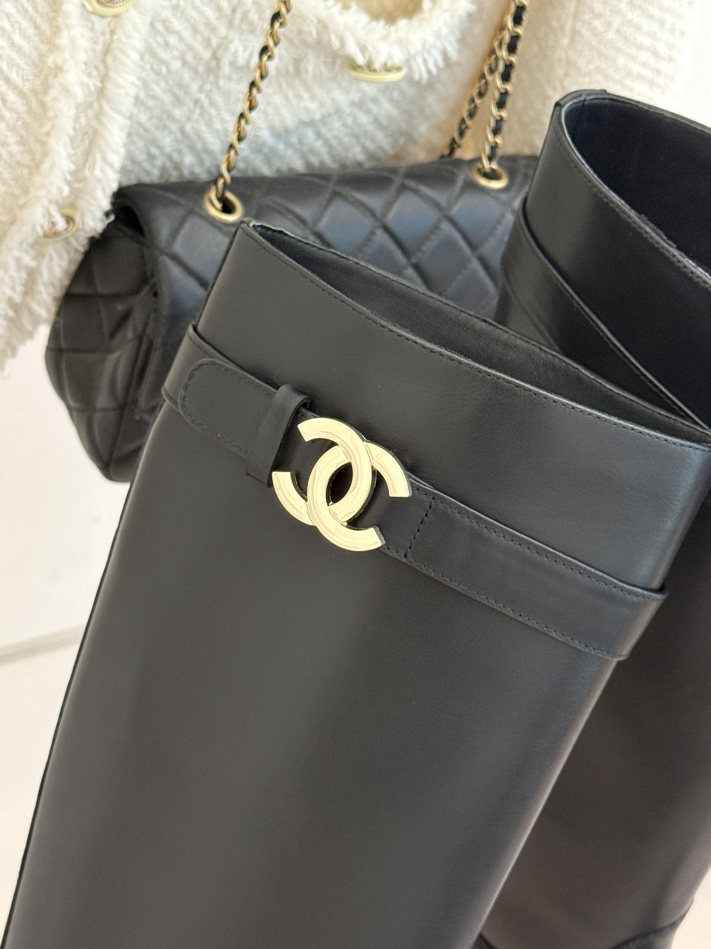 CHANE*｜小香26B新品双C 金属皮带扣骑士靴短靴 双C金属皮带扣点睛 牛皮靴身细腻有光泽 上脚秒变直腿精 酷飒糅合