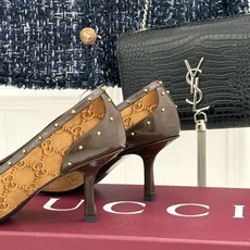 Gucci/古驰26WF新品花马衔扣 饰铆钉尖头高跟鞋 经典马衔扣缀鞋面 金属铆钉点缀增添酷飒感 尖头线条修饰纤细脚型 Gucci/古驰26WF新品花马衔扣 饰铆钉尖头高跟鞋 经典马衔扣缀鞋面 金属铆钉点缀增添酷飒感 尖头线条修饰纤细脚型