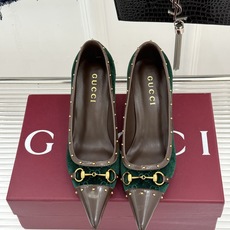 Gucci/古驰26WF新品花马衔扣 饰铆钉尖头高跟鞋 经典马衔扣缀鞋面 金属铆钉点缀增添酷飒感 尖头线条修饰纤细脚型 Gucci/古驰26WF新品花马衔扣 饰铆钉尖头高跟鞋 经典马衔扣缀鞋面 金属铆钉点缀增添酷飒感 尖头线条修饰纤细脚型