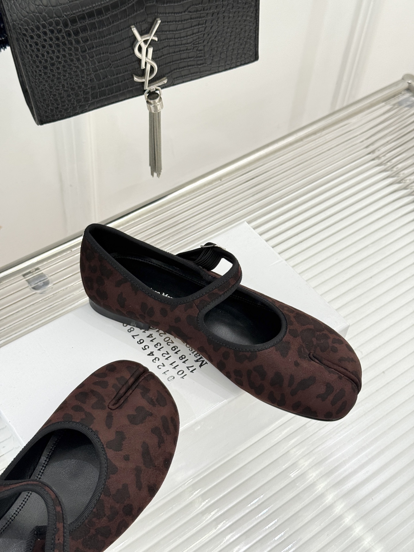 MaisonMargiela｜MM6马吉拉 复古分趾玛丽珍鞋 谁懂马吉拉这双的魅力 复古分趾玛丽珍鞋型 招牌分趾灵魂设计