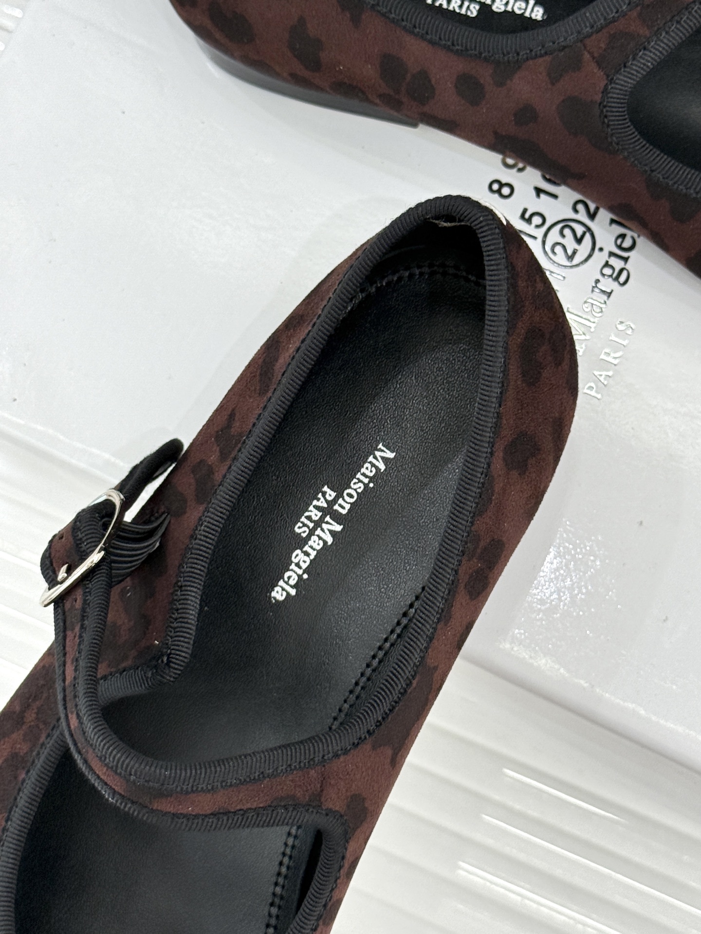 MaisonMargiela｜MM6马吉拉 复古分趾玛丽珍鞋 谁懂马吉拉这双的魅力 复古分趾玛丽珍鞋型 招牌分趾灵魂设计