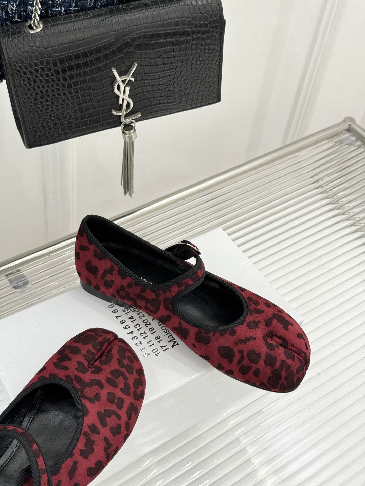 MaisonMargiela｜MM6马吉拉 复古分趾玛丽珍鞋 谁懂马吉拉这双的魅力 复古分趾玛丽珍鞋型 招牌分趾灵魂设计