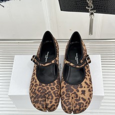 MaisonMargiela|MM6马吉拉 复古分趾玛丽珍鞋 谁懂马吉拉这双的魅力 复古分趾玛丽珍鞋型 招牌分趾灵魂设计 MaisonMargiela|MM6马吉拉 复古分趾玛丽珍鞋 谁懂马吉拉这双的魅力 复古分趾玛丽珍鞋型 招牌分趾灵魂设计