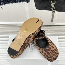 MaisonMargiela|MM6马吉拉 复古分趾玛丽珍鞋 谁懂马吉拉这双的魅力 复古分趾玛丽珍鞋型 招牌分趾灵魂设计 MaisonMargiela|MM6马吉拉 复古分趾玛丽珍鞋 谁懂马吉拉这双的魅力 复古分趾玛丽珍鞋型 招牌分趾灵魂设计