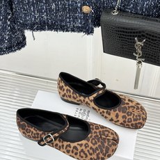 MaisonMargiela|MM6马吉拉 复古分趾玛丽珍鞋 谁懂马吉拉这双的魅力 复古分趾玛丽珍鞋型 招牌分趾灵魂设计 MaisonMargiela|MM6马吉拉 复古分趾玛丽珍鞋 谁懂马吉拉这双的魅力 复古分趾玛丽珍鞋型 招牌分趾灵魂设计