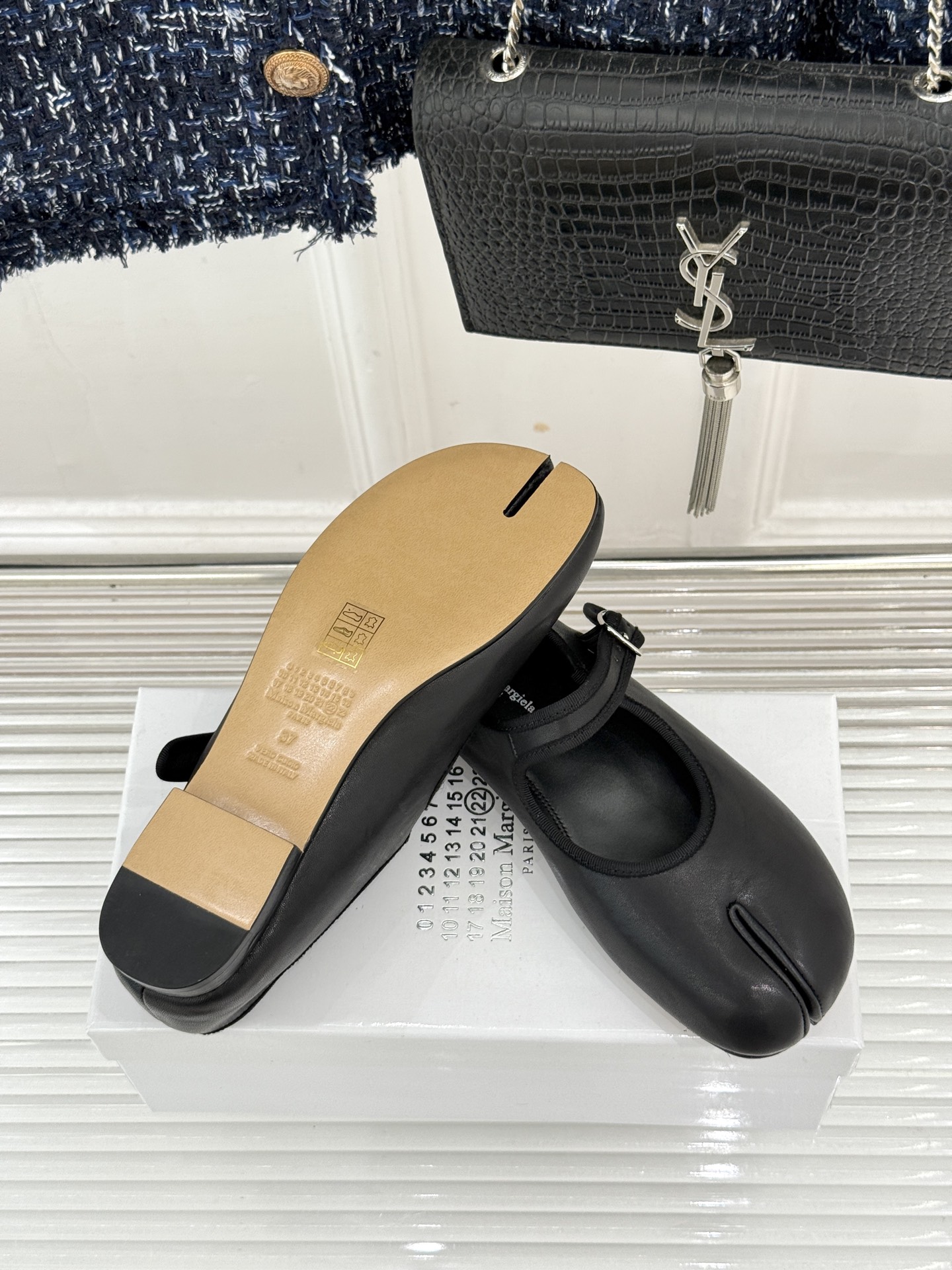 MaisonMargiela｜MM6马吉拉 复古分趾玛丽珍鞋 谁懂马吉拉这双的魅力 复古分趾玛丽珍鞋型 招牌分趾灵魂设计