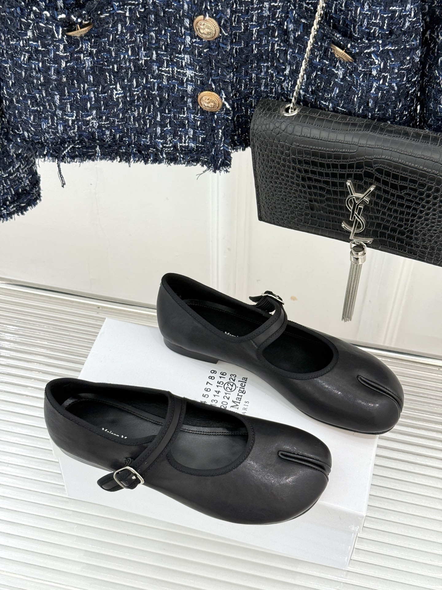 MaisonMargiela｜MM6马吉拉 复古分趾玛丽珍鞋 谁懂马吉拉这双的魅力 复古分趾玛丽珍鞋型 招牌分趾灵魂设计