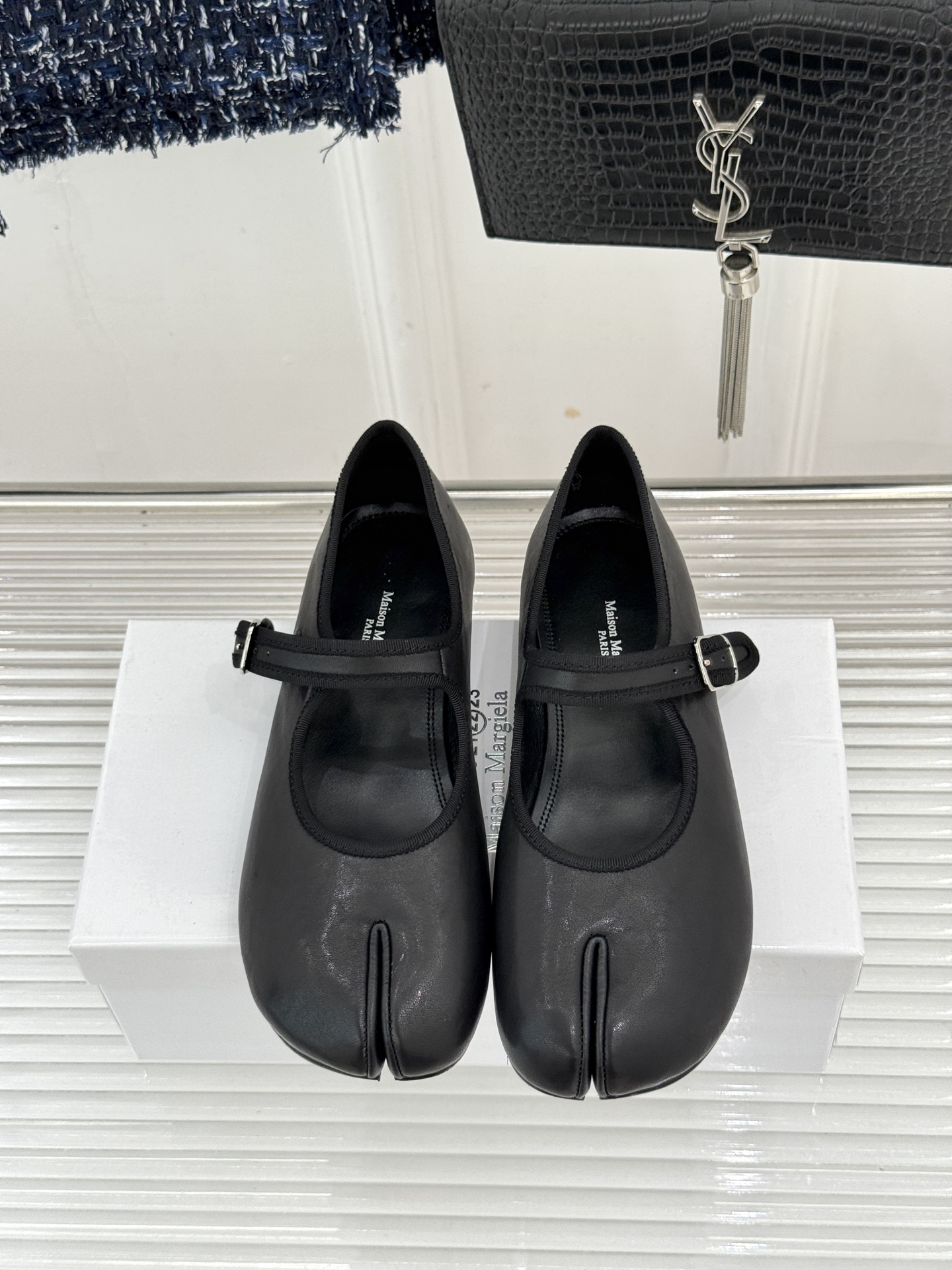 MaisonMargiela｜MM6马吉拉 复古分趾玛丽珍鞋 谁懂马吉拉这双的魅力 复古分趾玛丽珍鞋型 招牌分趾灵魂设计